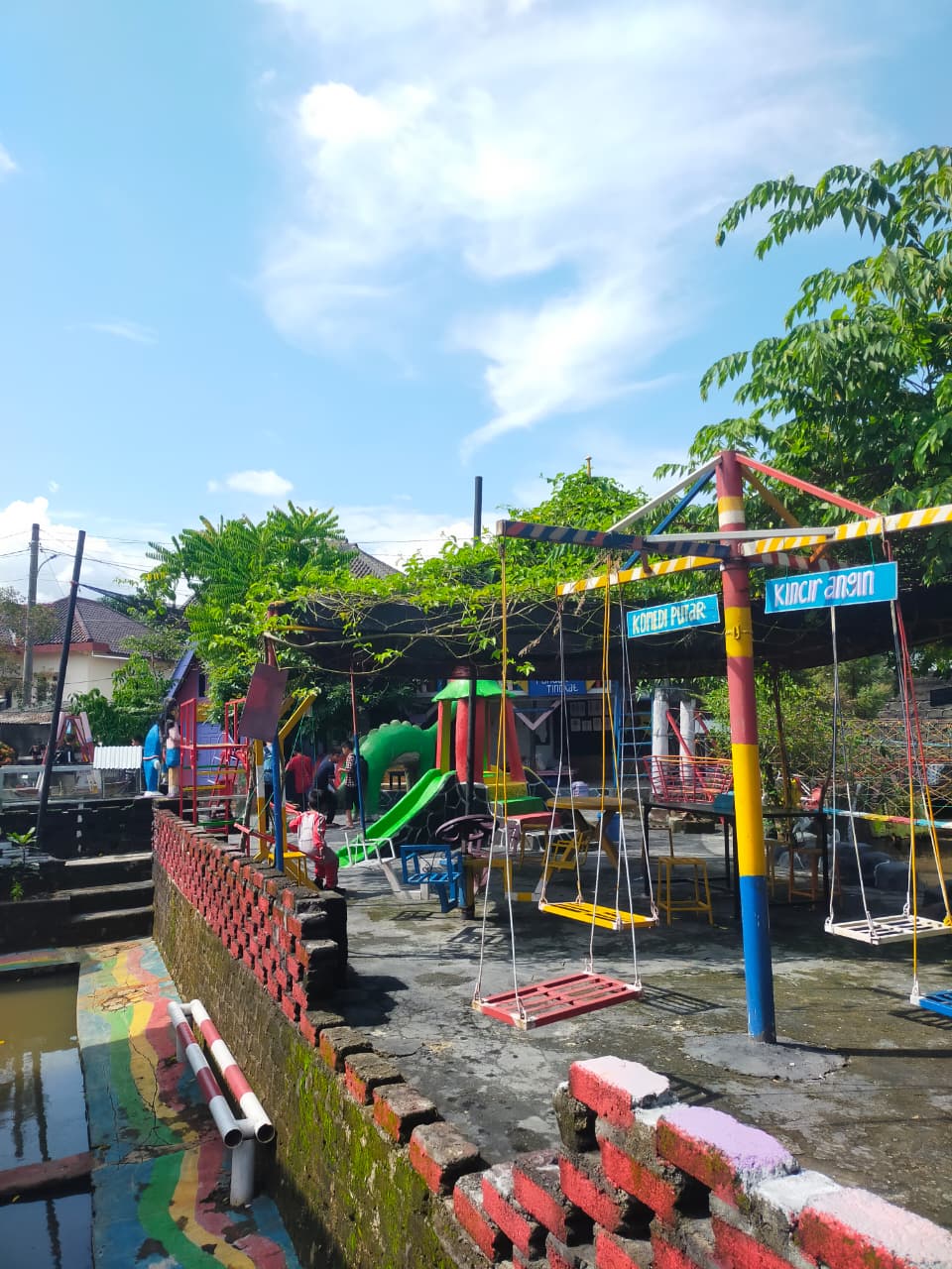 TAMAN BERMAIN